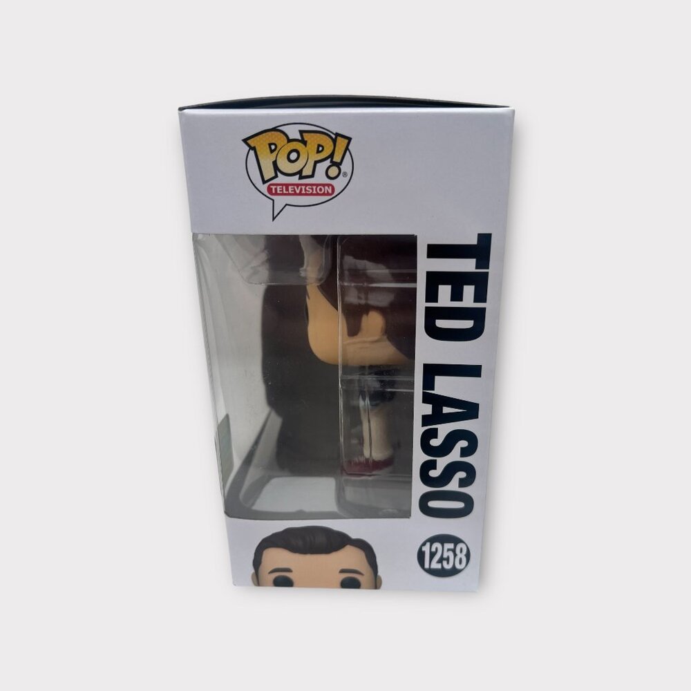 Ted Lasso 1258 POP Funko 2022 Sumer Convention Limited Edition - Picture 4 of 7